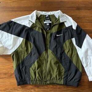 Nike vintage reissue black green and white windbreaker jacket men’s L